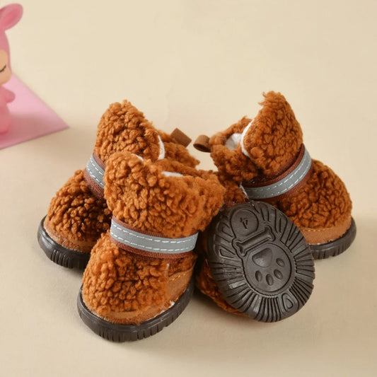 Chaussures en peluche pour chien